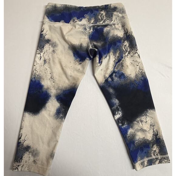 Lululemon Leggings Women Size 8 Tie Dye White/ Blue Wunder Under Crop Capri - Picture 2 of 10